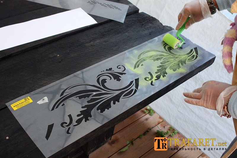 Роспись деревянного стола