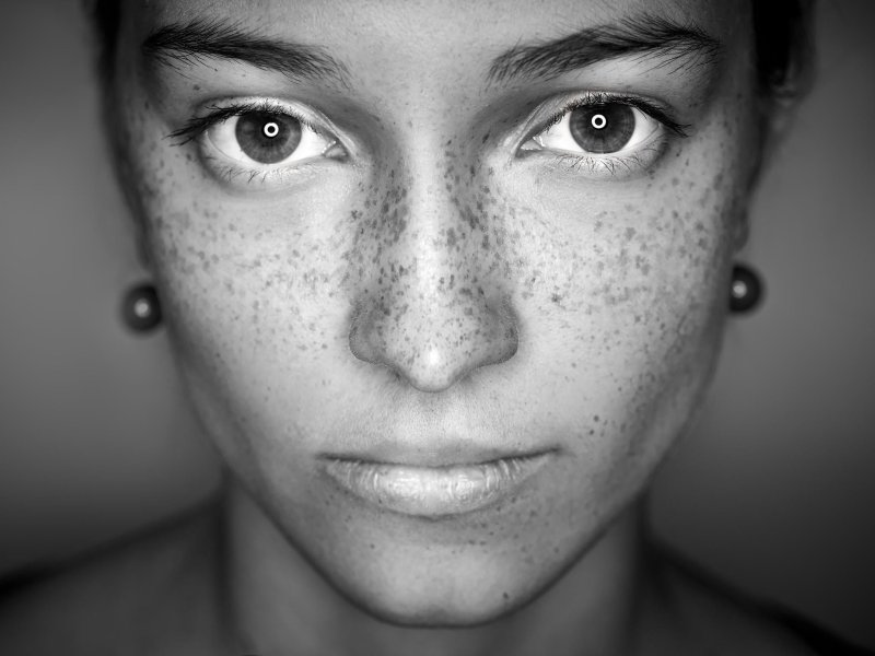 Лицо с веснушками трафарет