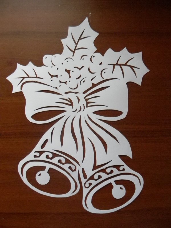 Вырезание из бумаги на окна