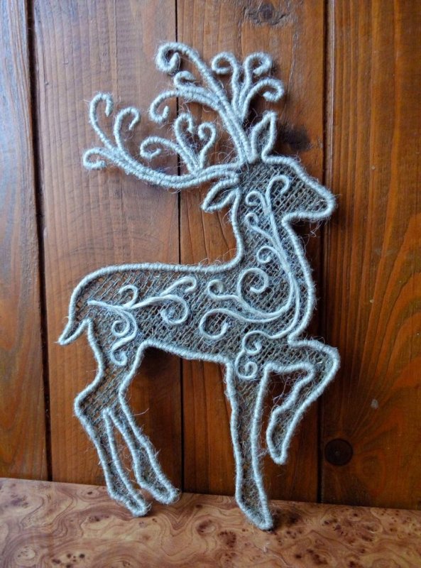 Олень из джута