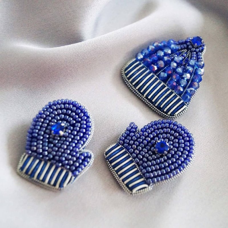 Брошь варежка