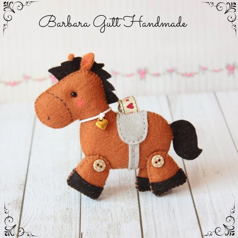 Игрушки из фетра лошадка