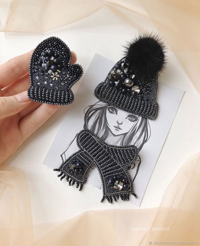 Брошь шапочка из бисера