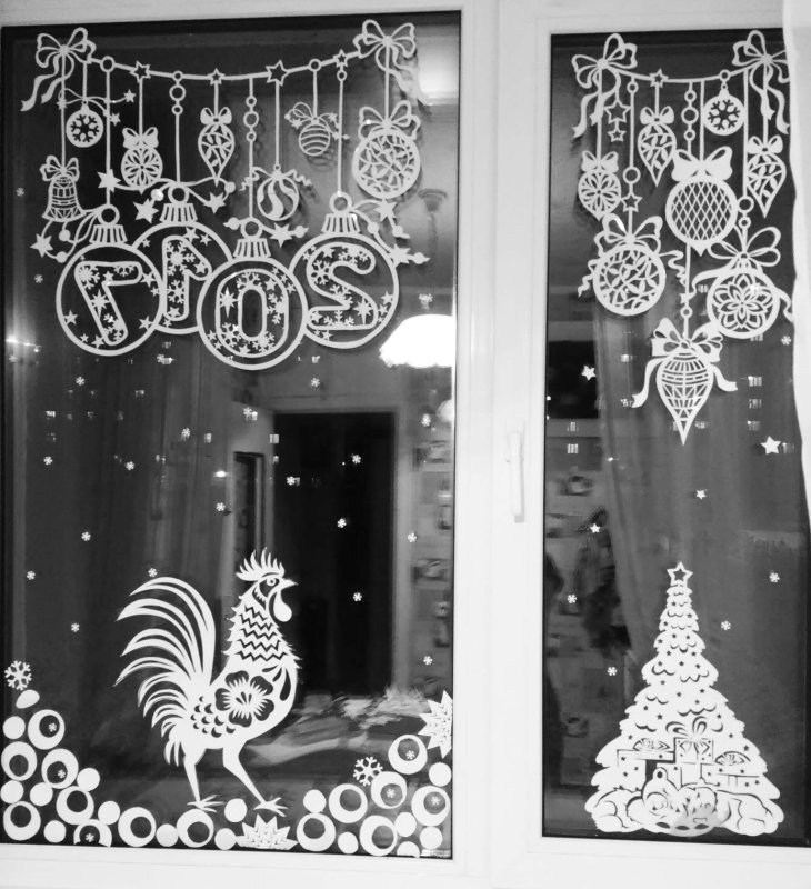 Ажурное украшение окон на новый год