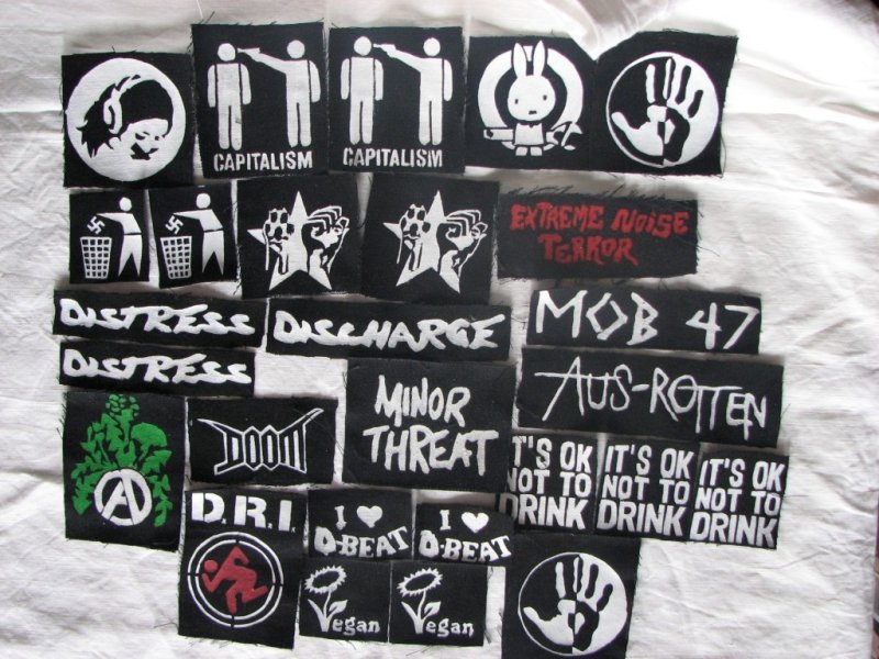 Краст панк нашивки