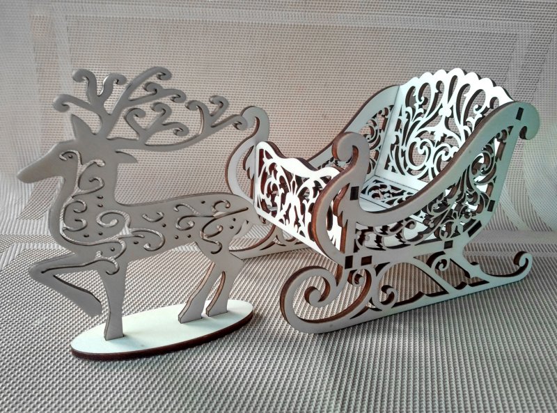 Олени с санями