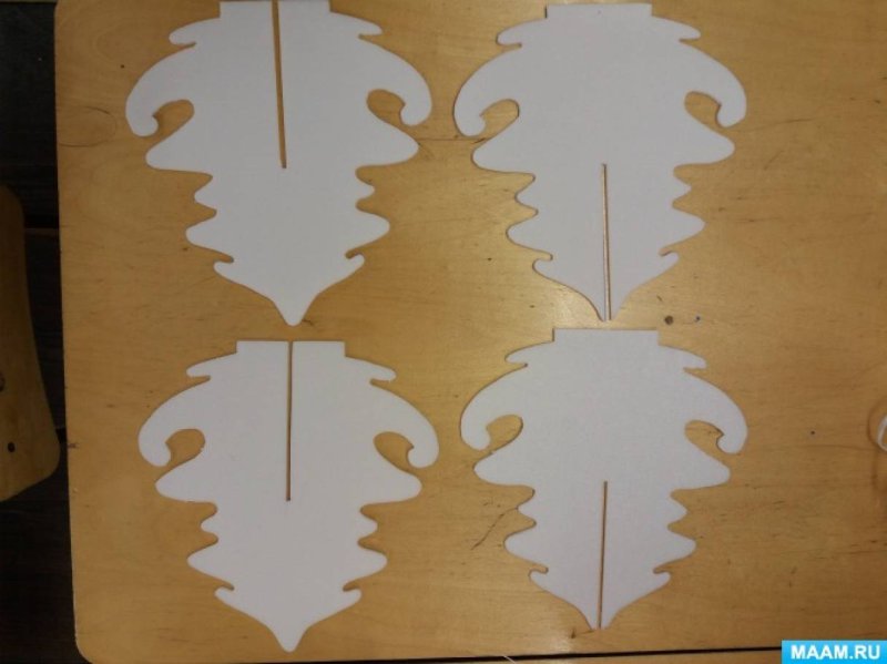 Елка из потолочных плит