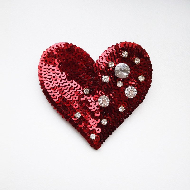 Брошь из бисера сердечко