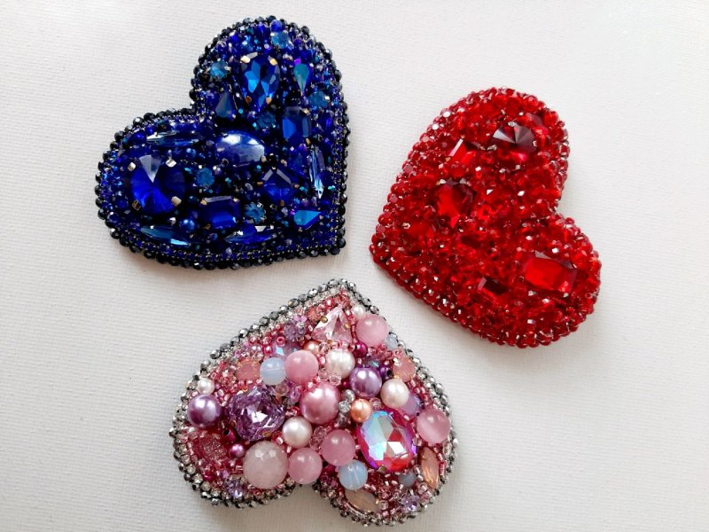 Брошь сердечко