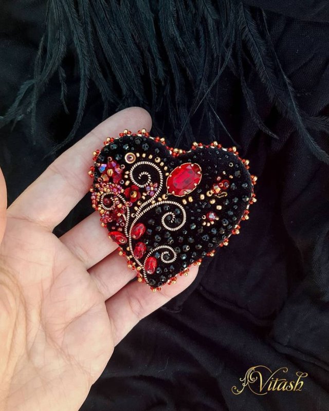 Брошь сердце