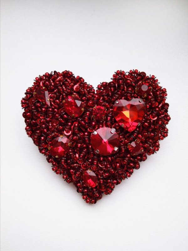 Брошь сердце