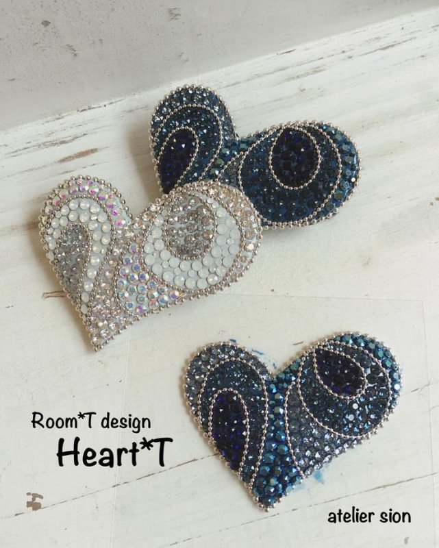 Брошь из бисера сердечко