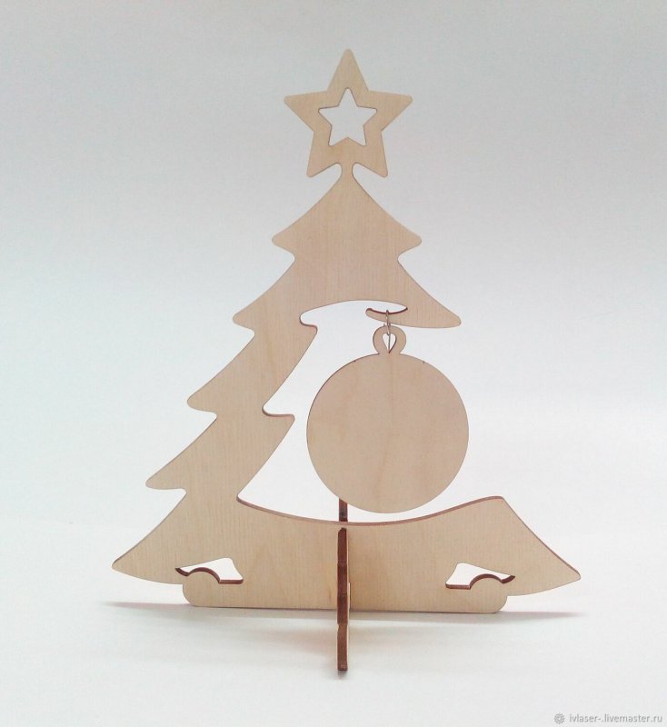 Елка из фанеры с шариками