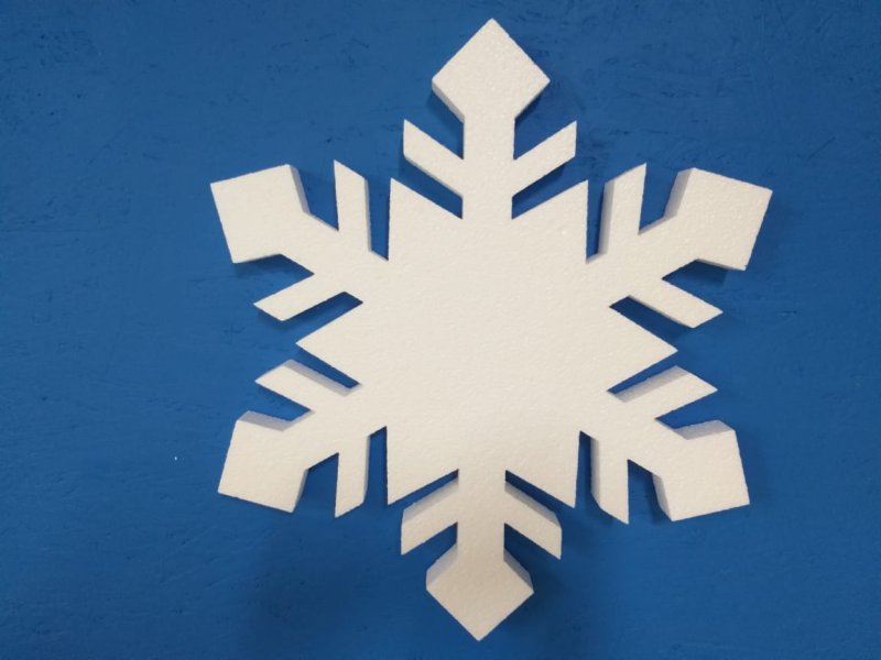 Снежинска из пенопласта