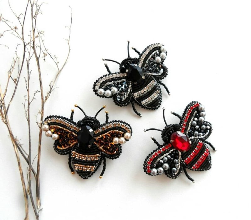 Брошь из бисера пчела гуччи