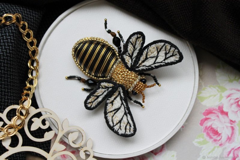 Пчелка Дольче Габбана брошь