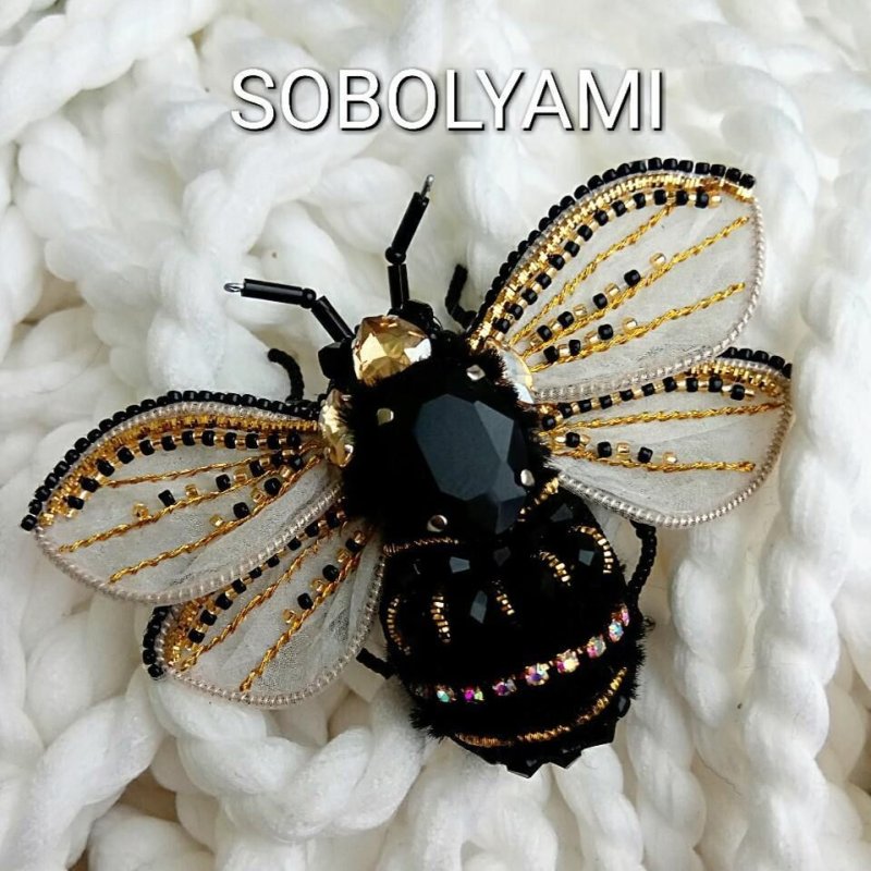 Брошь бисер пчела