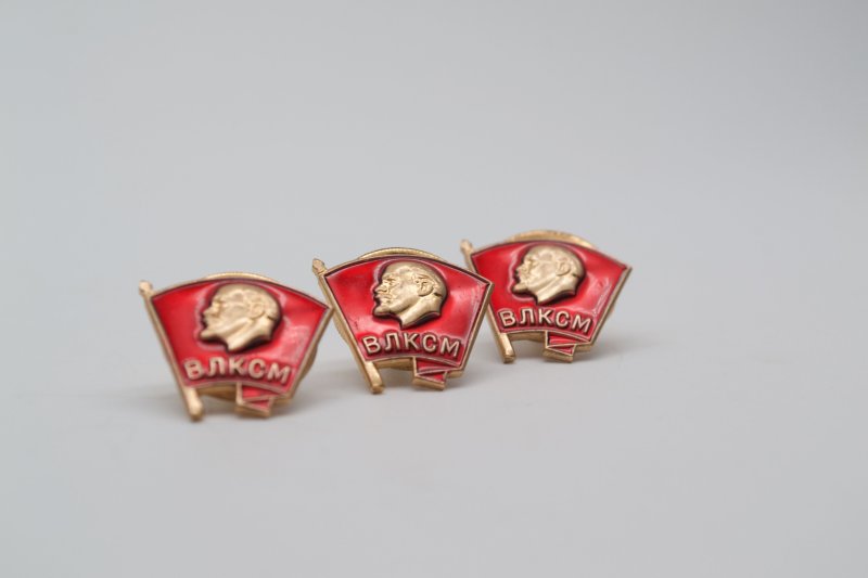Комсомольские значки СССР