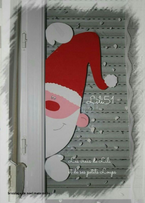 Снеговик заглядывает в окно