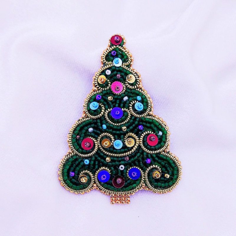 Брошь елка из бисера