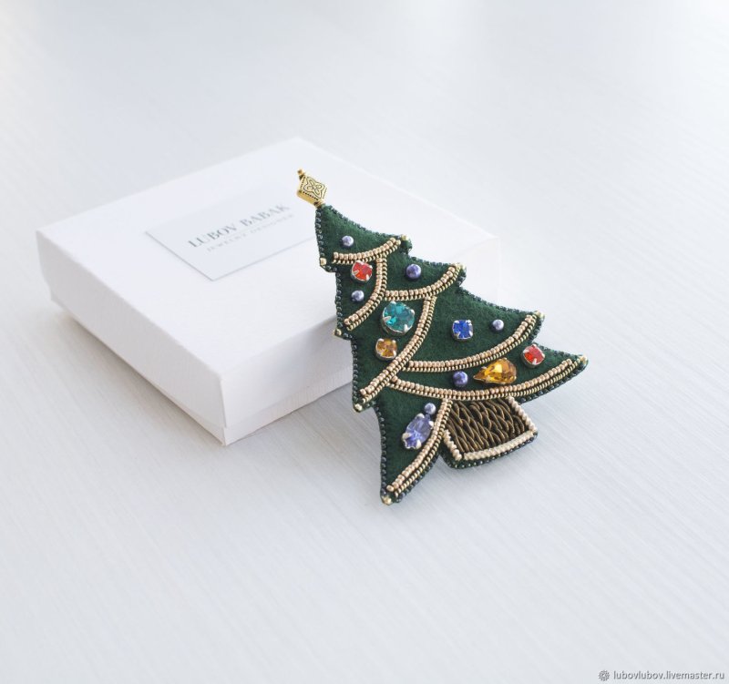 Брошь елка