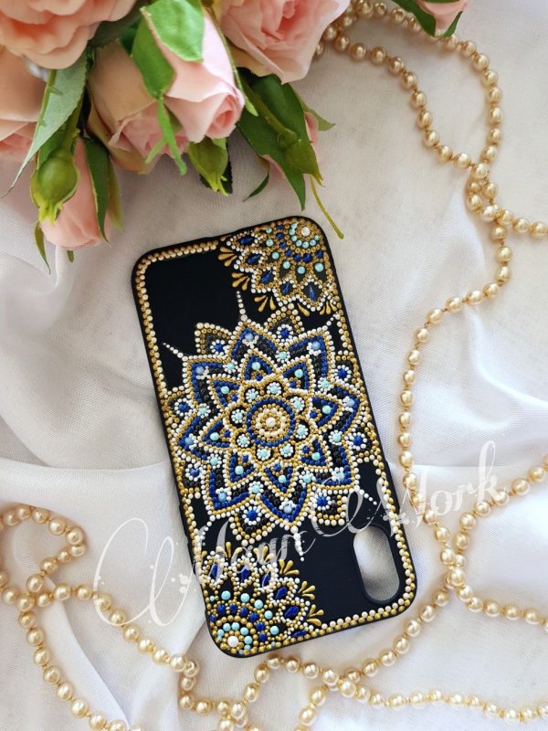 Точечная роспись на чехле