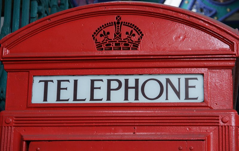 Корона на английской телефонной будке