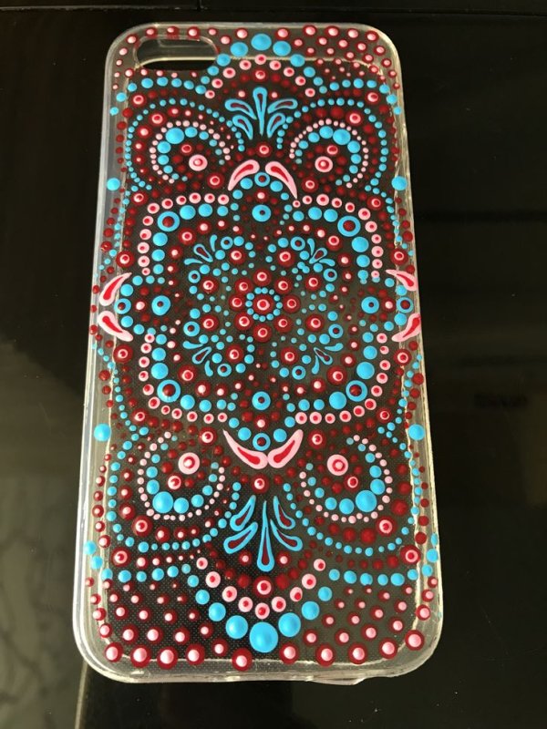 Точечное рисование на чехлах телефона