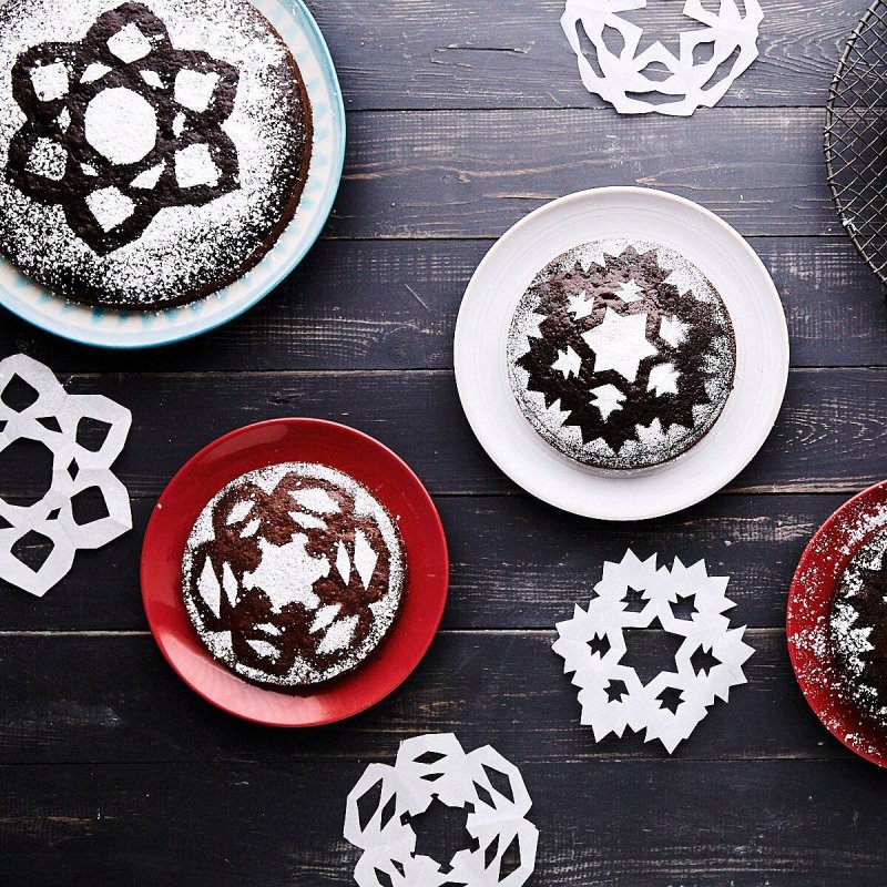 Торт со снежинками