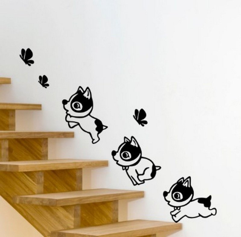 Декор стен на лестнице в детском саду