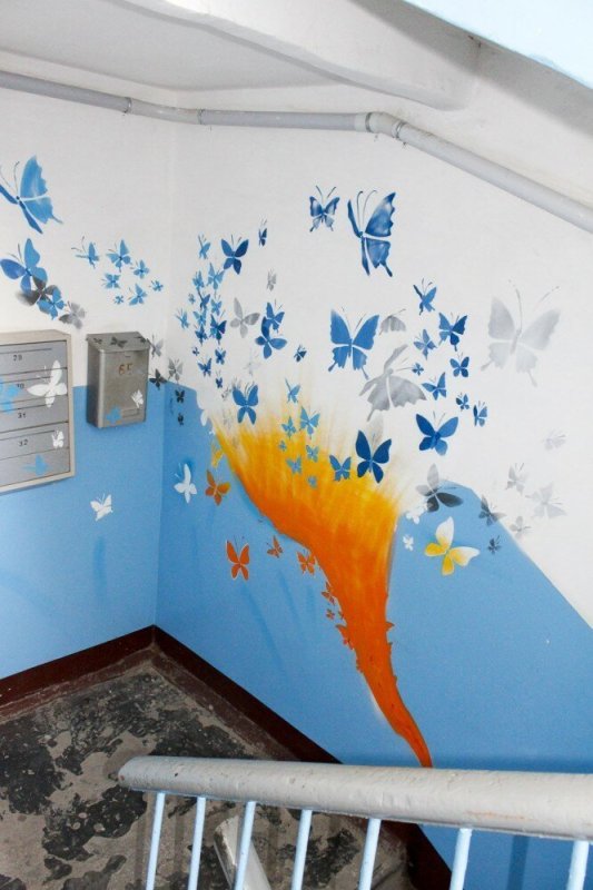 Роспись стен в подъезде