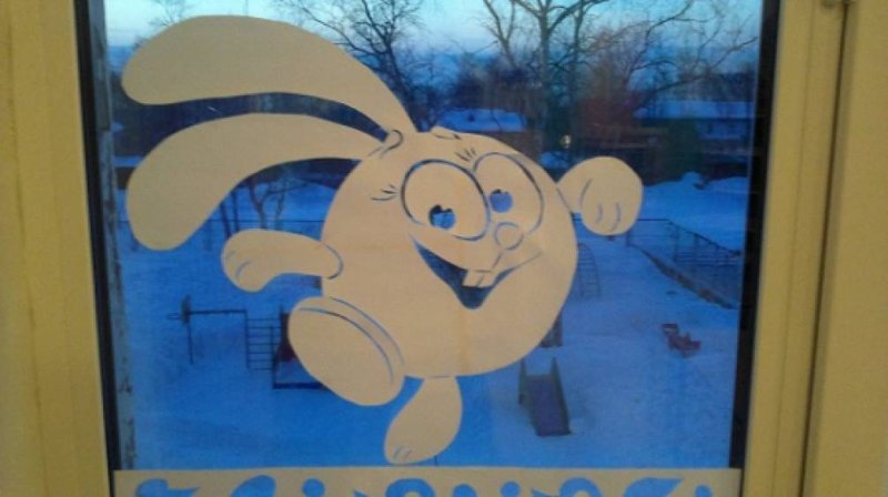 Украшение окон на новый год Смешарики