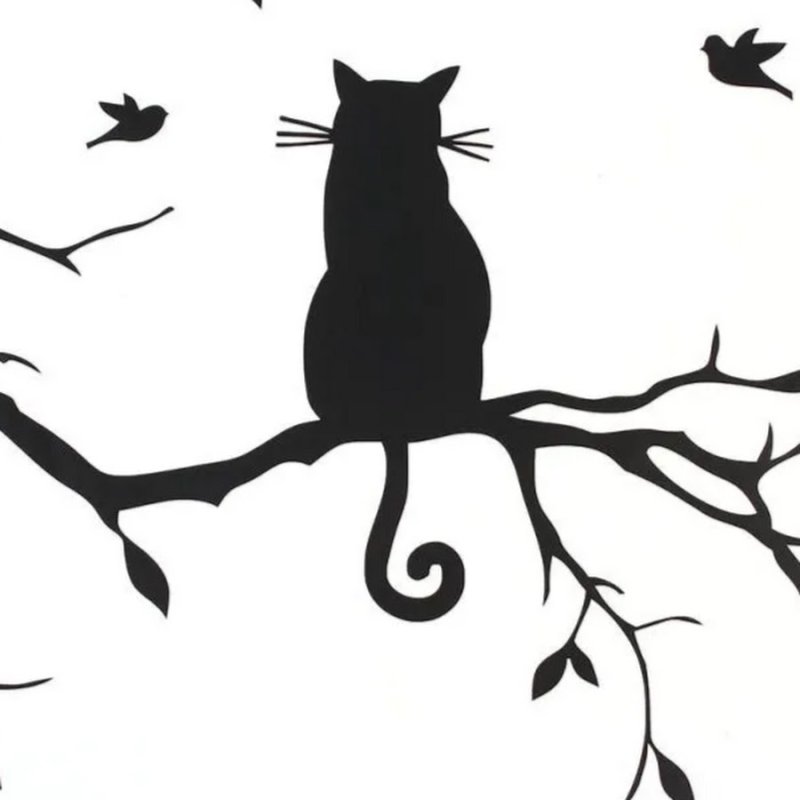 Силуэт птицы на дереве