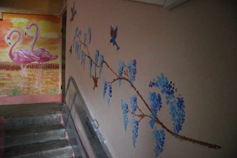 Разрисованный подъезд