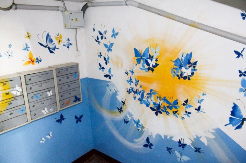 Разрисованный подъезд