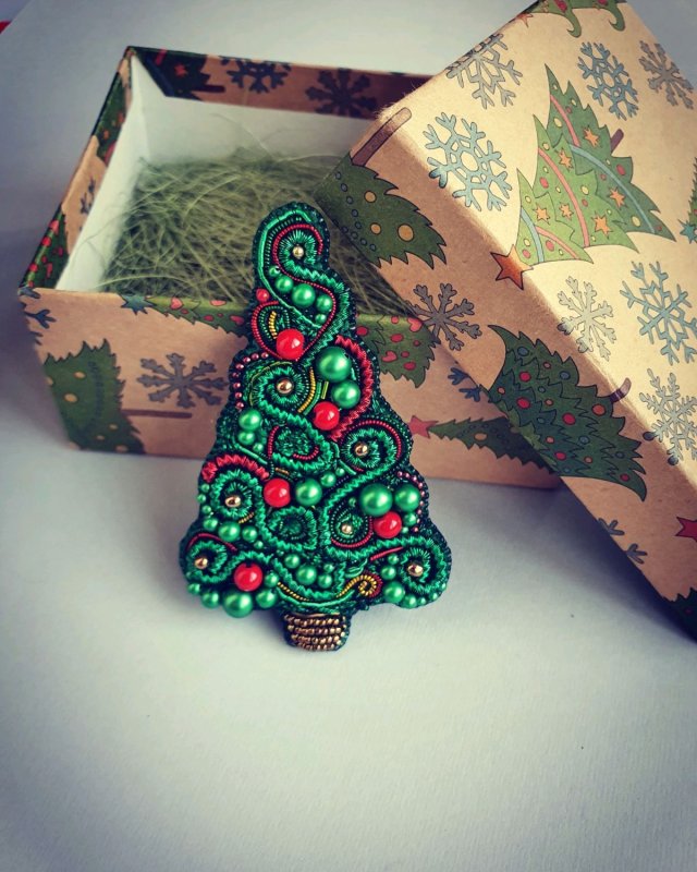 Брошь елка