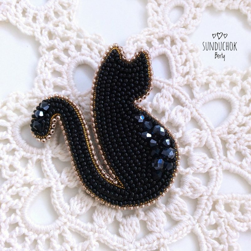 Брошь из бисера кошка