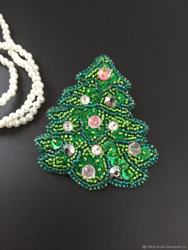 Брошь елочка бисер