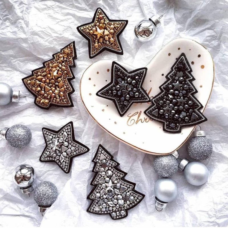 Брошь елка из бисера