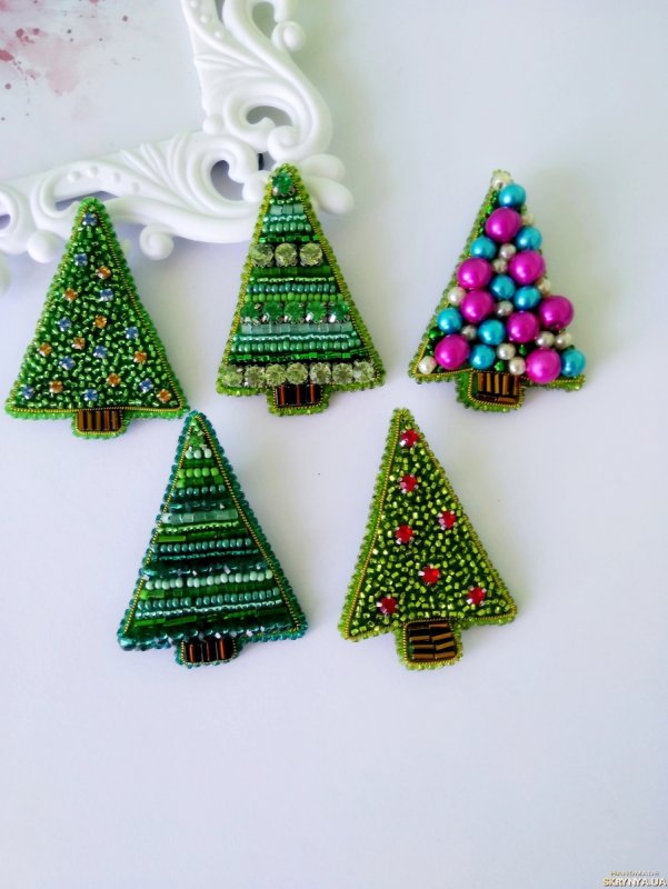 Брошь елочка