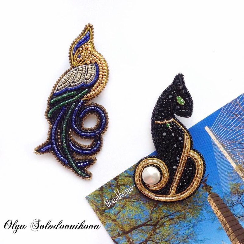 Брошь из бисера кошка