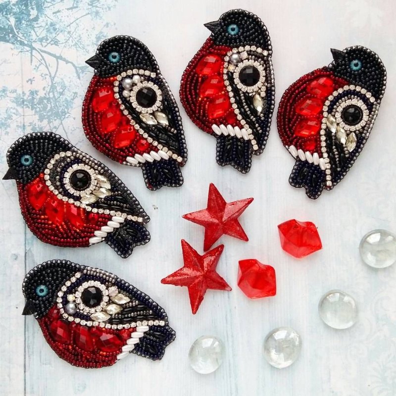 Брошь из бисера на фетре