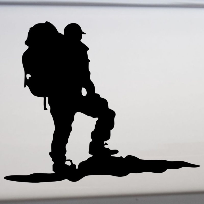 Силуэт туриста с рюкзаком