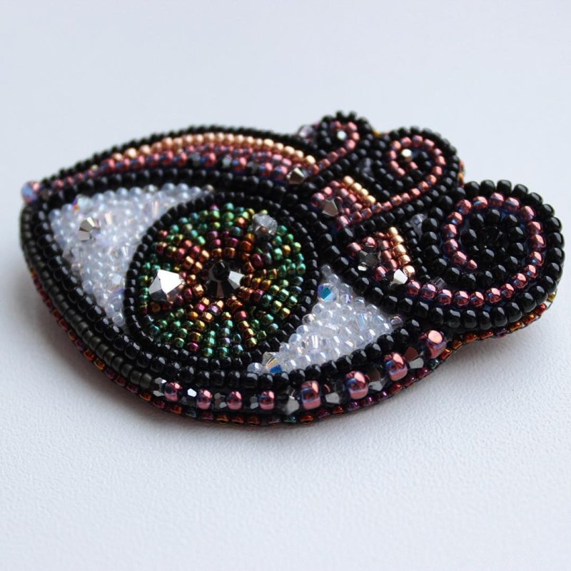 Брошь из бисера