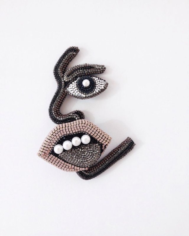 Абстрактные броши из бисера