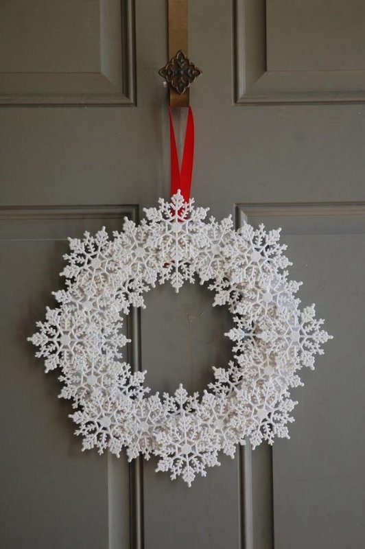 Рождественский венок из снежинок