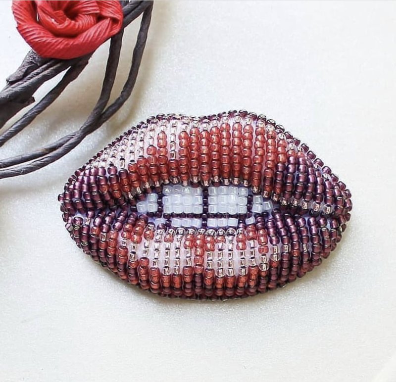 Брошь из бисера