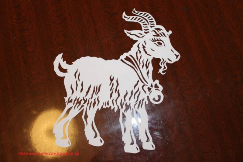 Вытынанка коза на новый год