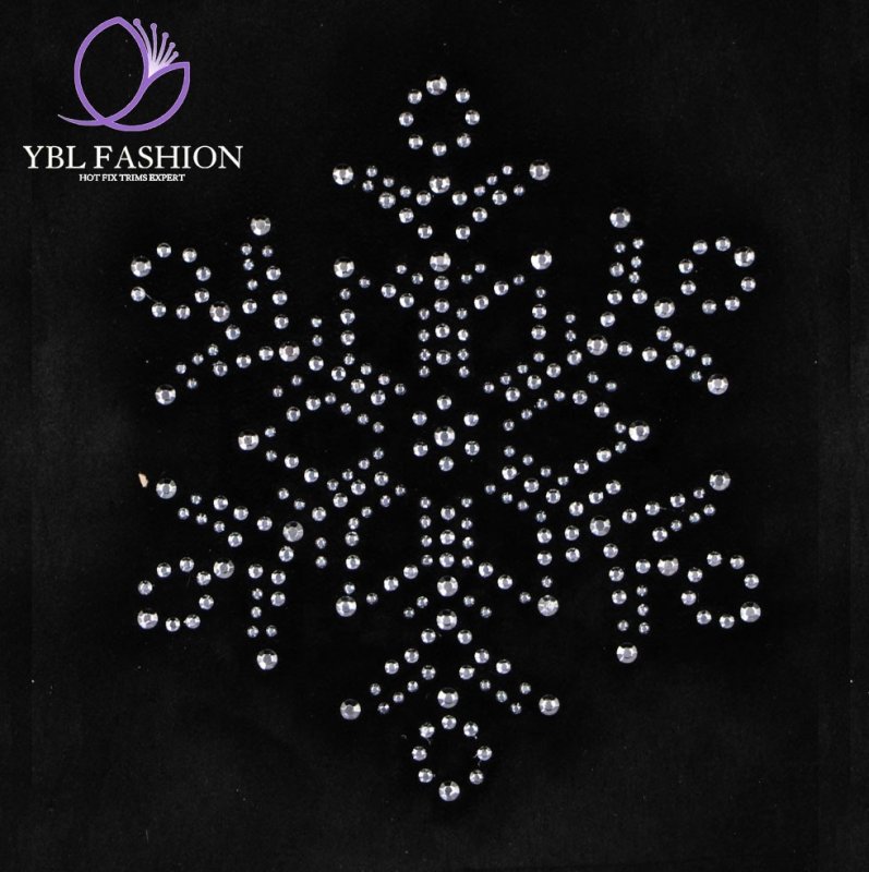 Аппликация Снежинка на одежду