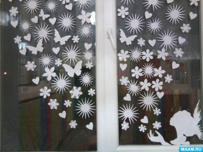 Новогоднее украшение окон в детском саду